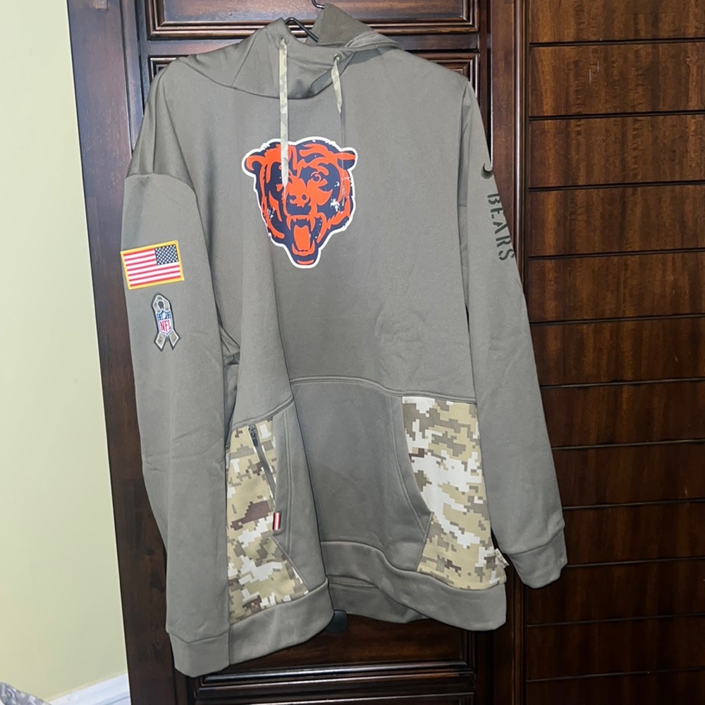 Chicago Bears Olive 2022 Salute to Service Therma Performance Pullover Hoodie